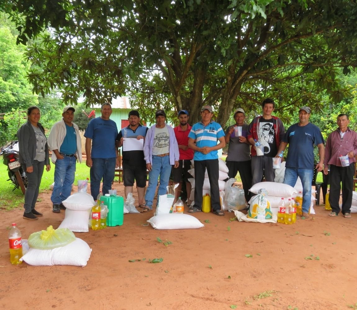 Integrantes de una comunidad durante una actividad de acompañamiento